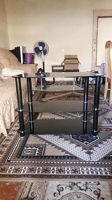 TV altlığı: Düz TV altlığı, Polkalı, Şüşəli — 1