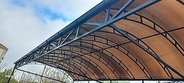 Metall konstruksiyalı, tağvari formalı üstü örtülü naves (canopy)