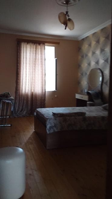 razin heyet evleri: Obyekt: Kiçik həyətli, tam yaşayışlı fərdi ev Təsvir: - Sakit — 10