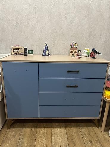 palma ağacları: Mavi rəngli komod - Üslub: müasir, skandinavi motivli minimal dizayn — 1