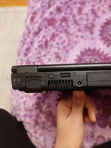 Modemlər və şəbəkə avadanlıqları: Klassik dizaynlı noutbuk - Ekran: təxminən 15–17 düym, parlak panel — 9