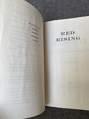 elmin: Red Rising – Pierce Brown Format: Del Rey Trade Paperback (yumşaq — 3