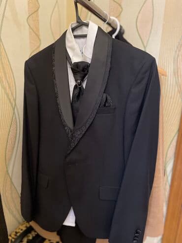 Костюм тройка в отличном состоянии все вопросы по