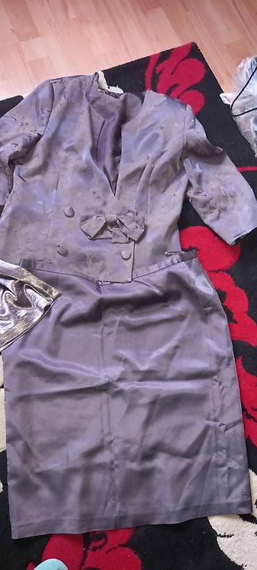 Kastyum üclü dəst yaxşı qalıb razmer 46 yazlıq yaylıq astarlıdır brend lalafo.az -da Kastyum üclü dəst yaxşı qalıb razmer 46 yazlıq yaylıq astarlıdır brend