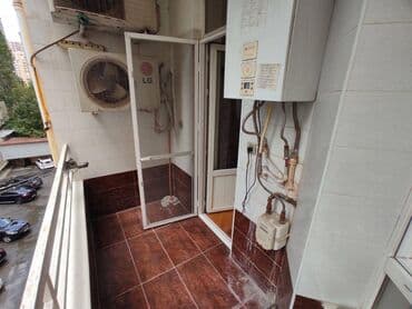 28 May metrosunun yaxınlığında, Xarici Dillər Üniversitesi ilə üzbə-üz — 5