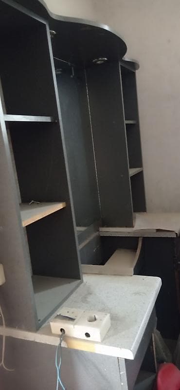 makyaj masaları: Salon üçün vizaj/sac masası – güzgülü vitrinli modul - Material — 2
