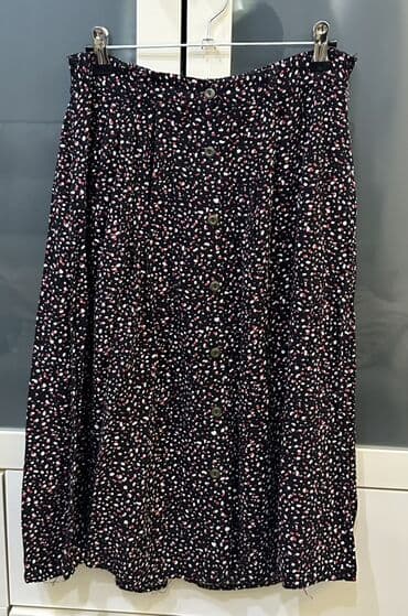 Qadın ətəyi S razmer - Model: A-kəsim, ön hissədə tam uzunluq boyunca