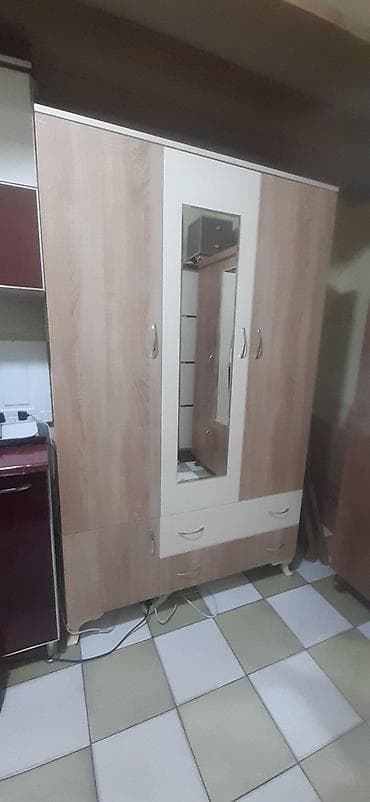 skaflar: 3 Qapi dolab hazirda anbarda var. En 120 sm Hundurluk 2m Derinlik 47 — 1