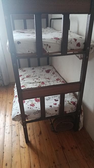 kombi ehtiyyat: İki mərtəbəli çarpayı - Karkas: möhkəm metal və taxta kombinasiyası — 2