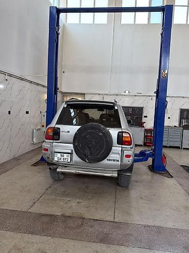 yalquzaq moto: Toyota RAV4 avtomobili. Ekatek mator remen qırılıb. il-1996 — 1