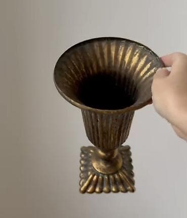 dibcey gulleri: Bir vaza, Mis — 2