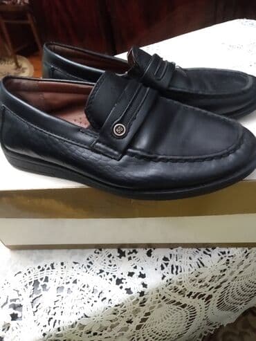 32 razmer: Makasinlər qara rəngdə .Hər biri 9man.32,31və27 razmerlər — 9