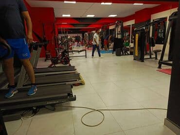zal satılır: Təcili yarı qiymətinə Hazır İdman zalının içərisində yerləşən idman — 10