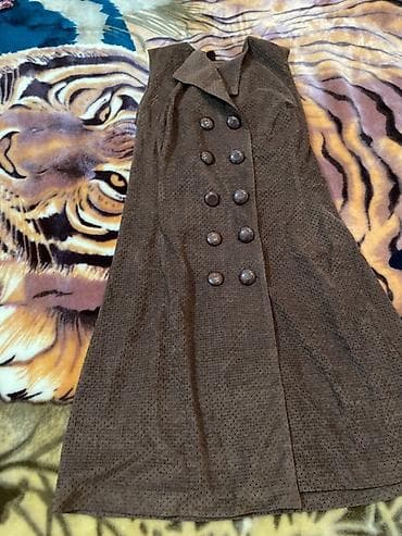 Qadınlar üçün qolsuz uzun jilet/plaş-stil paltar. - Rəng: tünd — 2