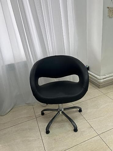 Şəkildə görünən bütün salon malları satılır. ayrı ayrı qiymət üçün 055