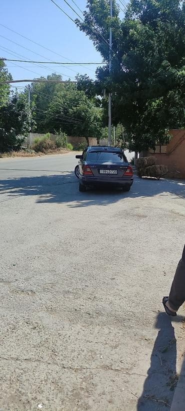 priora kapotu: Mercedes-Benz C220 sedan - Kuzov: W202, 4 qapı, tünd mavi rəng - — 4