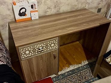 Kompüter masası, İşlənmiş, Açılmayan, Laminat, Dördbucaq masa