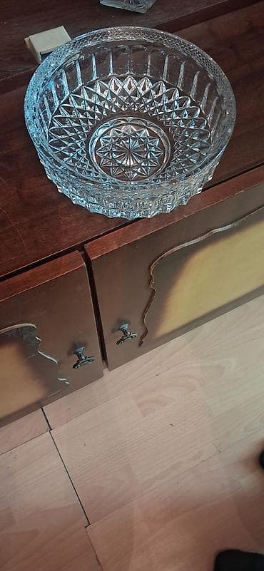 Kəsilmiş naxışlı şüşə meyvə/şirniyyat qabı - Material: qalın, şəffaf