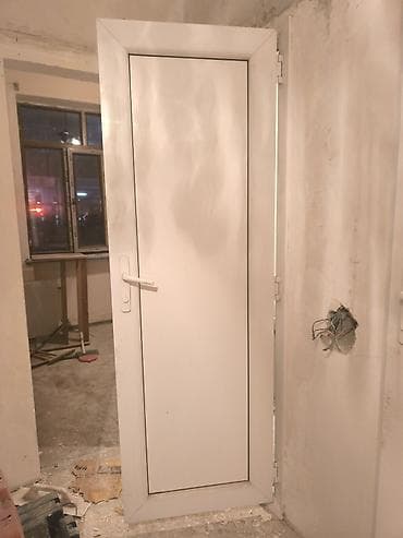 Plastik (PVC) qapı - Material: Ağ rəngli PVC profil, hamar səth -