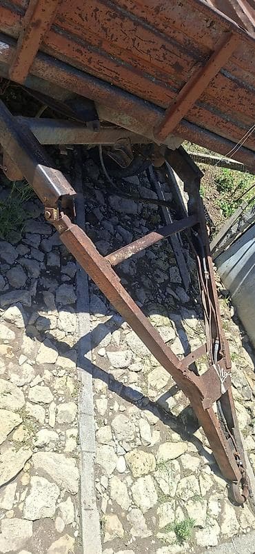 jac t8 ehtiyat hisseleri: Təsvir: - İkioxlu kənd təsərrüfatı qoşqusu (traktor üçün). - Metal — 7