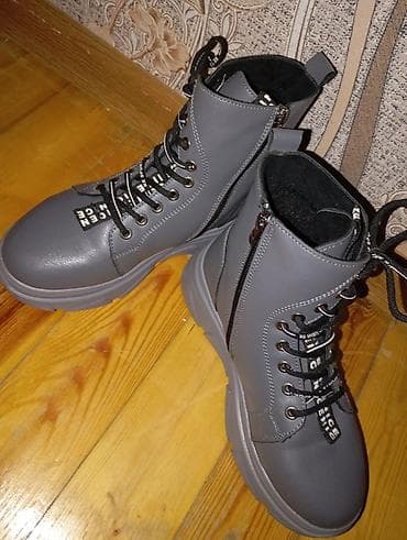 Qadın üçün samaşki 37 razmer. içi mexli. 1 dəfə geynilib.35 azn alinib