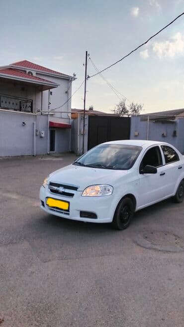 masinim var ag rengi: Chevrolet Aveo sedan – ağ rəng, 4 qapılı, ön ötürücülü şəhər — 3