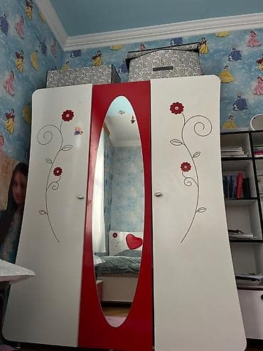 Qız üçün, 3 qapılı, Açılan, Düz dolab