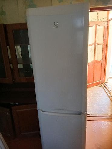 raf kofe aparati: 2 qapılı Indesit Soyuducu Satılır, rəng - Ağ — 2