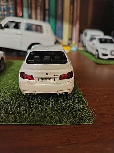 suktur: Məhsul: BMW M5 F10 miniatür model avtomobil Xüsusiyyətlər: - Korpus — 3