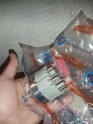 Mercedes isiq yandırıcı (kulcateri) satıram. 55 azn Təzədir.1 ədəddir — 4