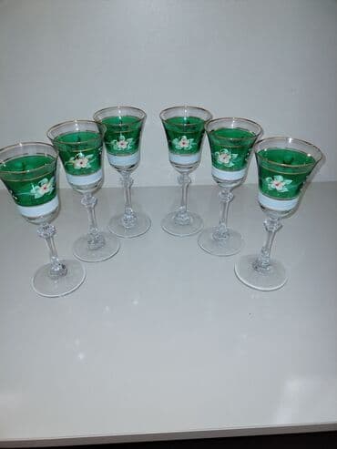 Qədəhlər, rəng - Yaşıl