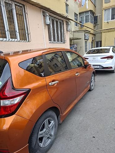 prada naocare: Nissan Note e-POWER, narıncı rəngli, şəhər üçün ideal hibrid (benzin — 6