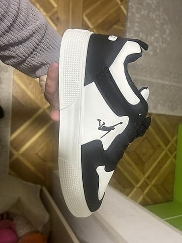 Qara-ağ rəngdə idman üslublu krossovka - Dizayn: Kontrast qara-ağ — 4