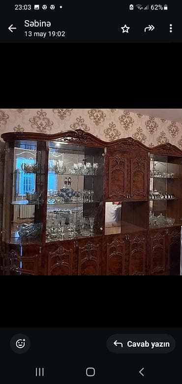divar refleri: Klassik üslubda vitrinli qonaq otağı dolabı - Material: ağac əsaslı — 1