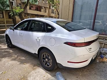 byd adapter: BYD Qin Plus: 1.5 l | 2025 il 71000 km Sedan — 4