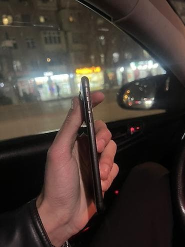 tv operator: IPhone 11, Qara — 3