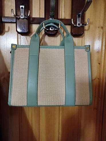 Çantalar: A klass Tote Bag – nanə yaşıli dəri detallar -Yay üçün Model: “THE — 2