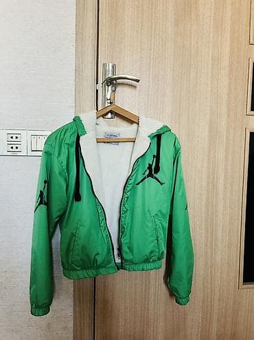 Верхняя одежда: Yüngül qışlıq/keçid fəsli kapüşonlu jaket - Rəng: Yaşıl - Ön hissə — 2