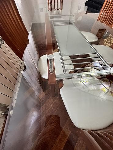 masa 2ci əl: Shusheli stol 6 stul ile
ishlenib,veziyyeti 8/10 — 4