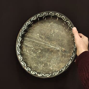 sintezator almaq: Qaval Material:Balıq dərisi Ölçü:39 sm Ünvan:Nizami 42 (Daxil işlər — 2