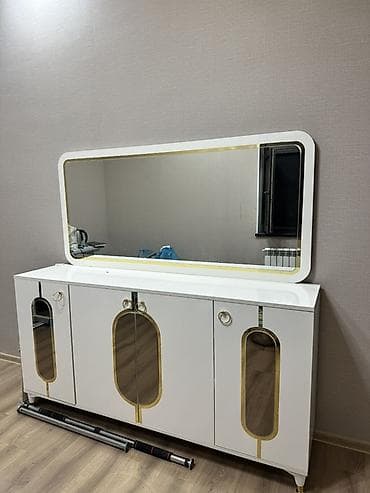 komotlar: Tv alti 150 azn 1.50 sm
Kamod 350 azn 1.80 sm
Yenidir — 2