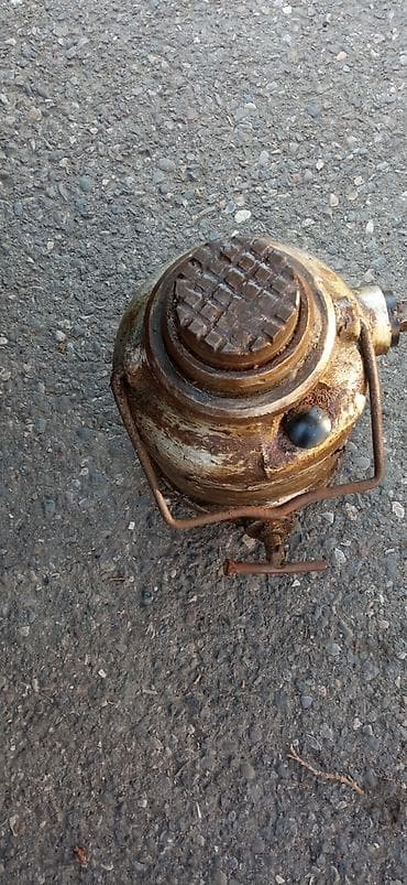 Мототранспорт: Satılır: 2 ədəd domkrat dəsti – hidravlik və vint tipli. - Hidravlik — 1