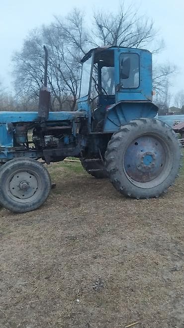 masin satisi kreditle: Mavi rəngli təkərli kənd təsərrüfatı traktoru. Xüsusiyyətlər: - Kənd — 4