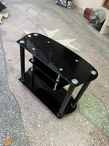 Düz TV altlığı, Polkalı, Şüşəli