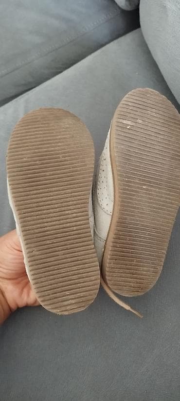 ortopedik ayaqqabilar: Old navy ayaqqabı. 10 manat. 19ölçü. ancaq qucaqdaca geyindirilib — 2