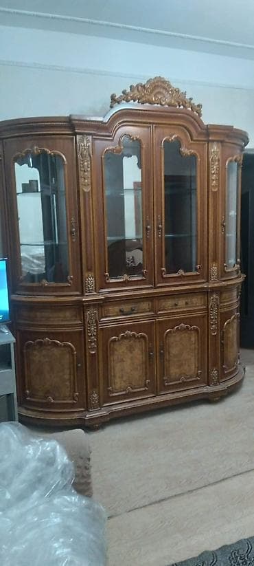 Moyka avadanlığı: Şüşəli dolab vitrini — 1