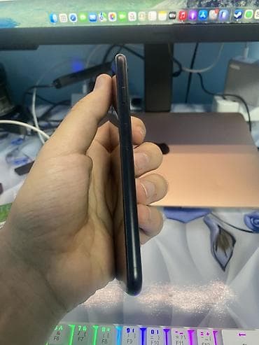 256 gb ssd: IPhone SE 2020, 64 GB, Qara — 8