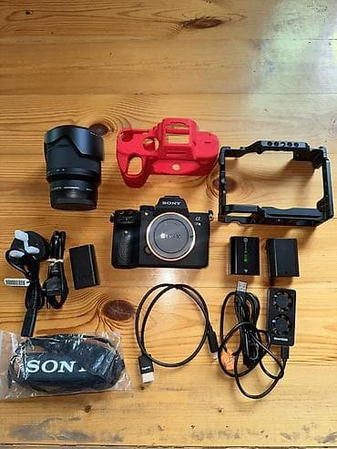 canta qiymetleri: Sony Alpha seriyalı tam kadr güzgüsüz fotoaparat komplekti. Paketdə — 1