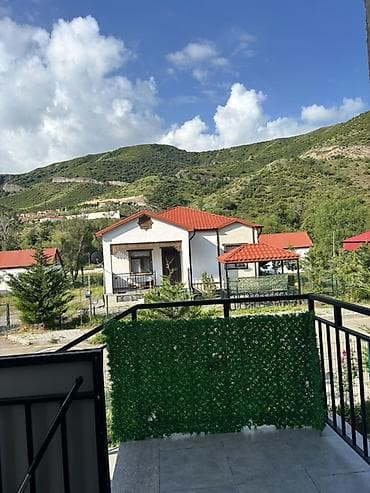 sibrizde evler: Dağ mənzərəli həyət evi – geniş eyvanlı Üstünlüklər: - Geniş terasda — 2