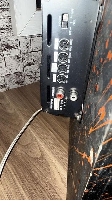 Pioneer “Champion Series” subwoofer + inteqrə edilmiş avtomobil — 1